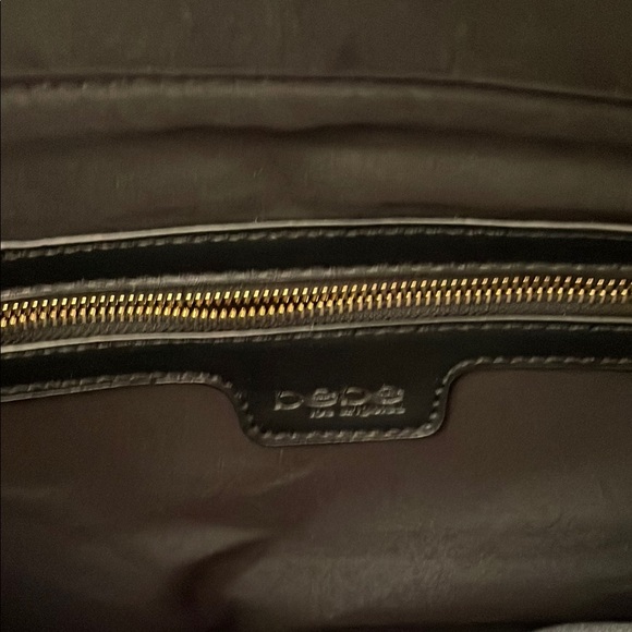 Black Tote Bag with Classic Design and Sturdy Handles - Picture 2 of 4